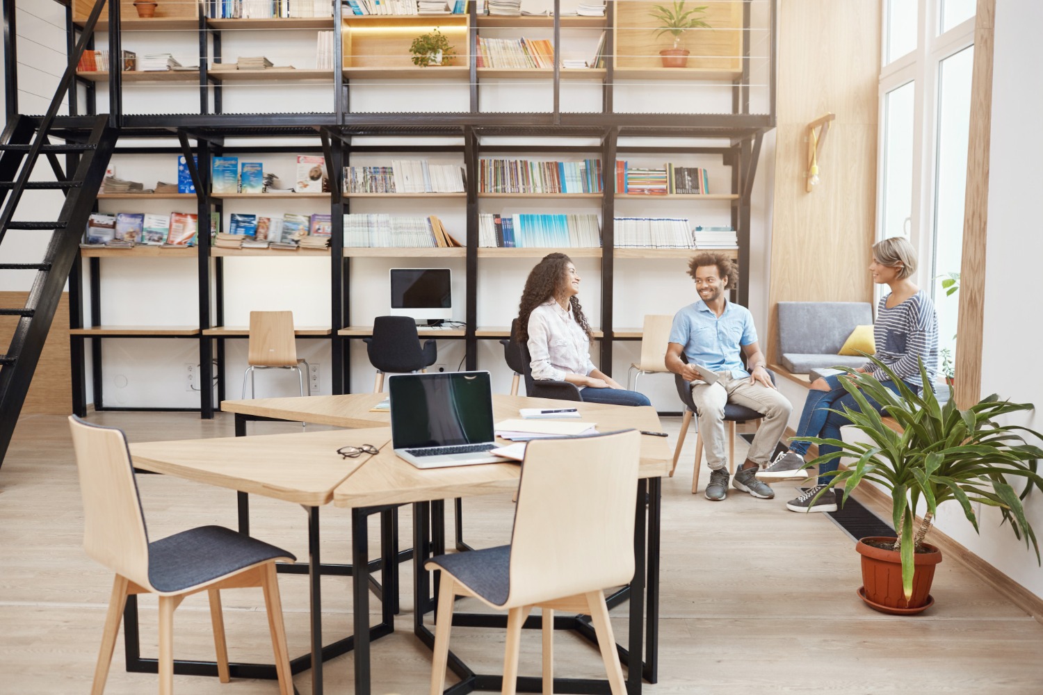 Coworking Space vs Private Office: Apa Bedanya?